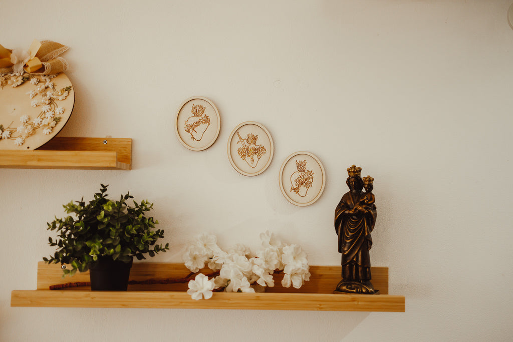 Srca Svete obitelji, drveni medaljoni