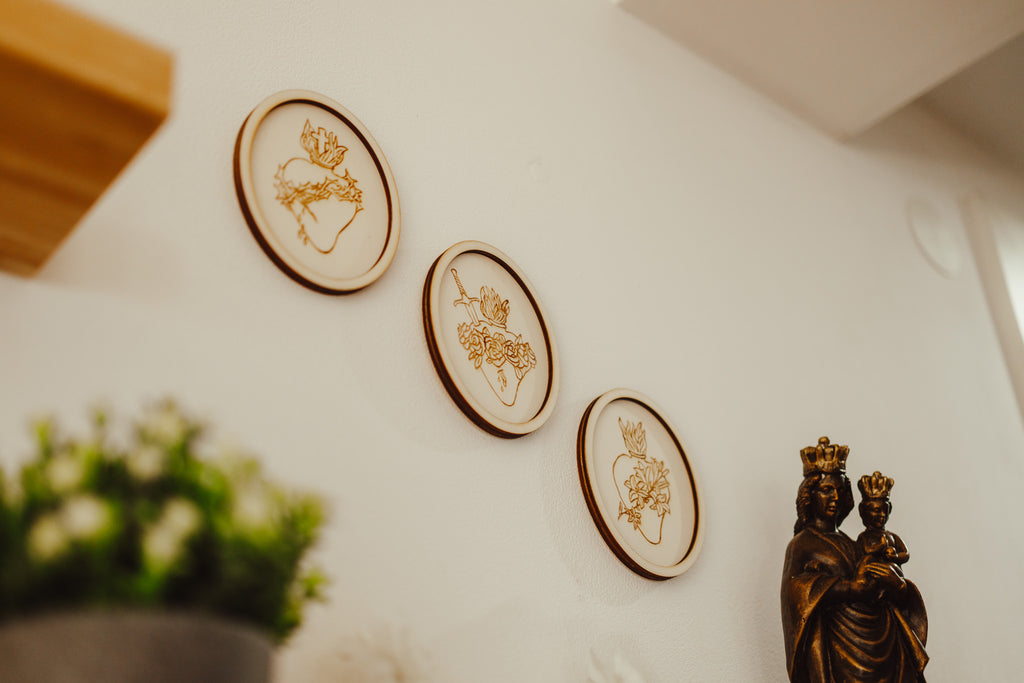 Srca Svete obitelji, drveni medaljoni