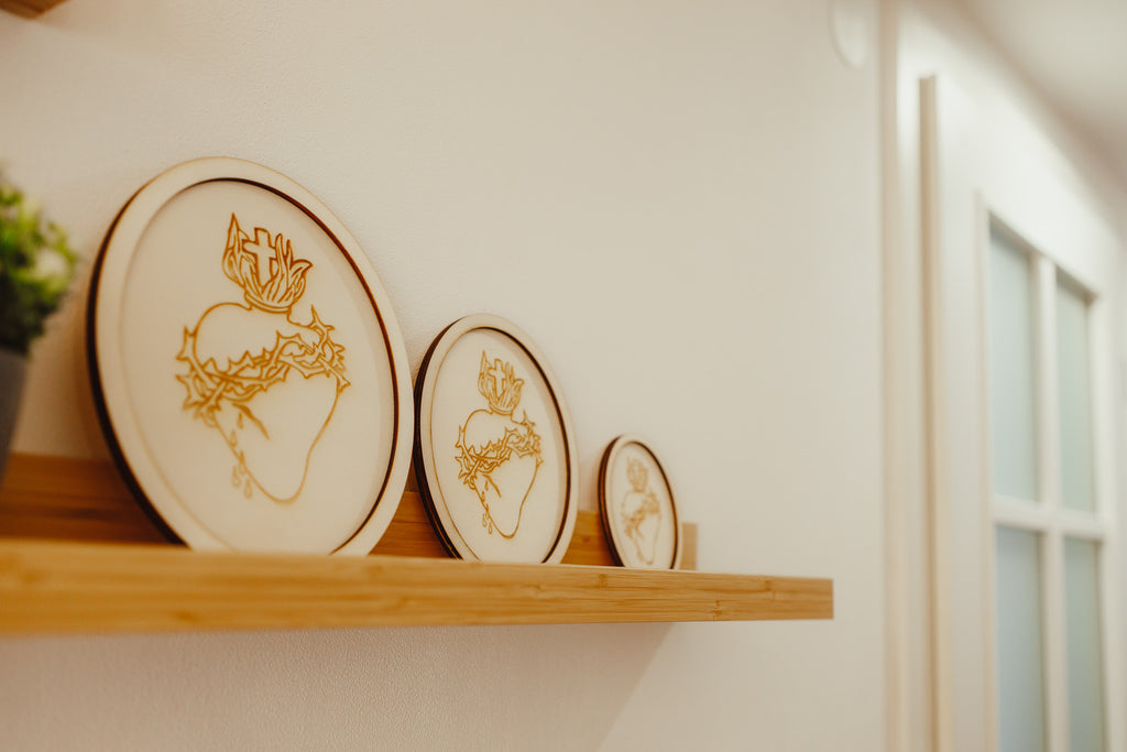 Srca Svete obitelji, drveni medaljoni