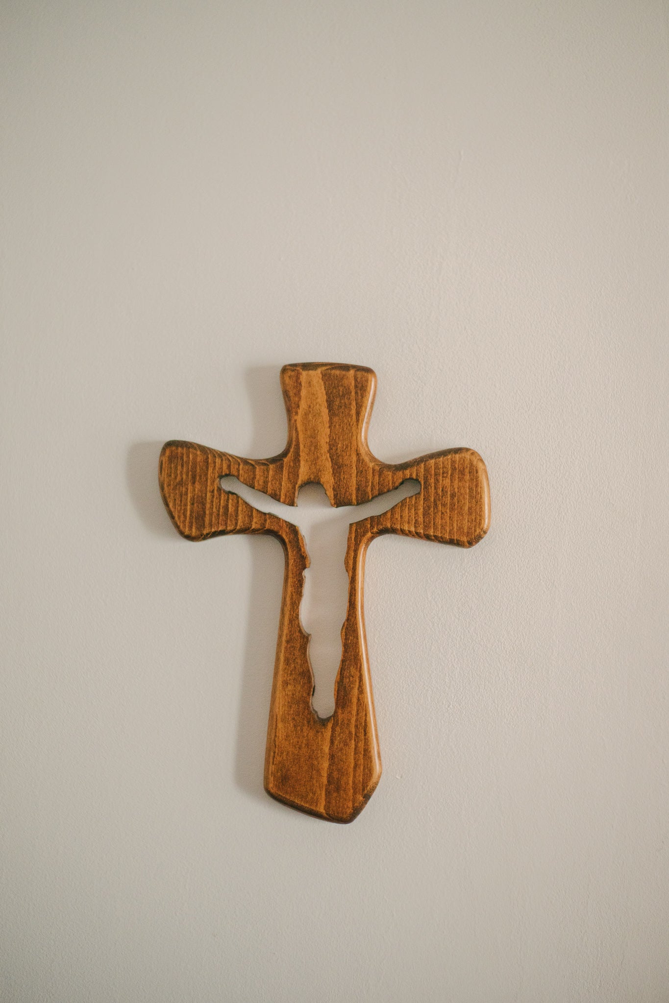 Križ Uskrsloga, drvo