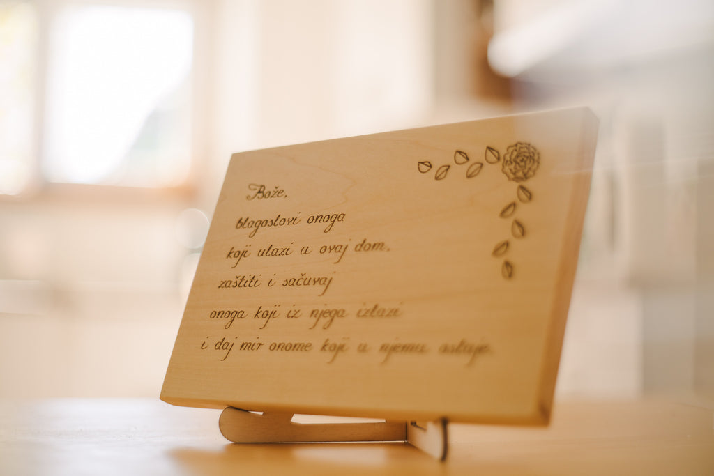 Postolje za natpise na drvu