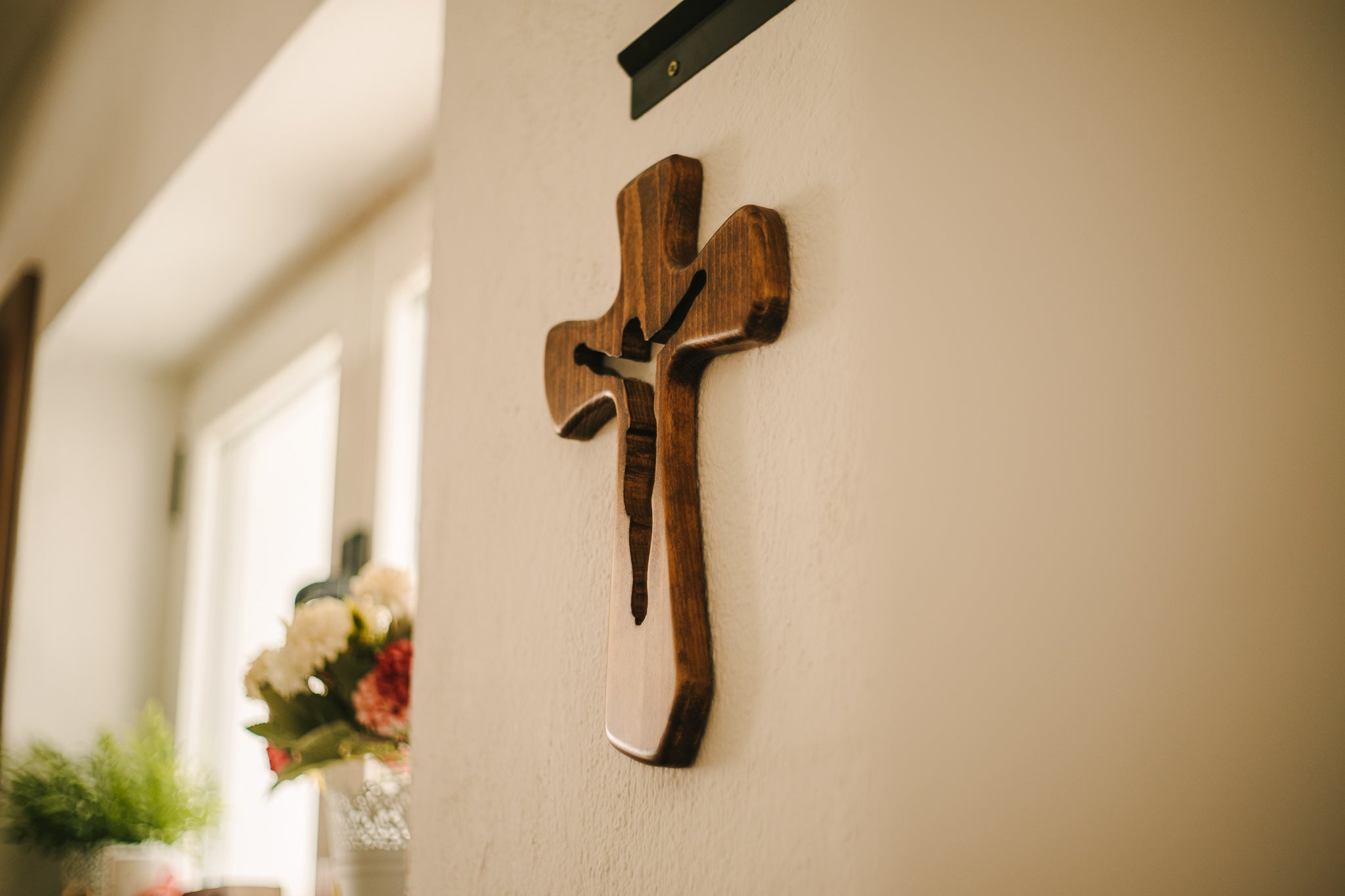 Križ Uskrsloga, drvo