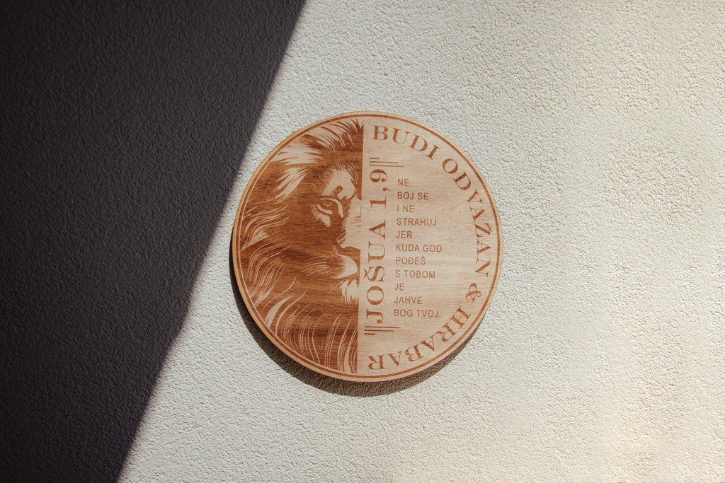 Jošua, zidni natpis na drvu