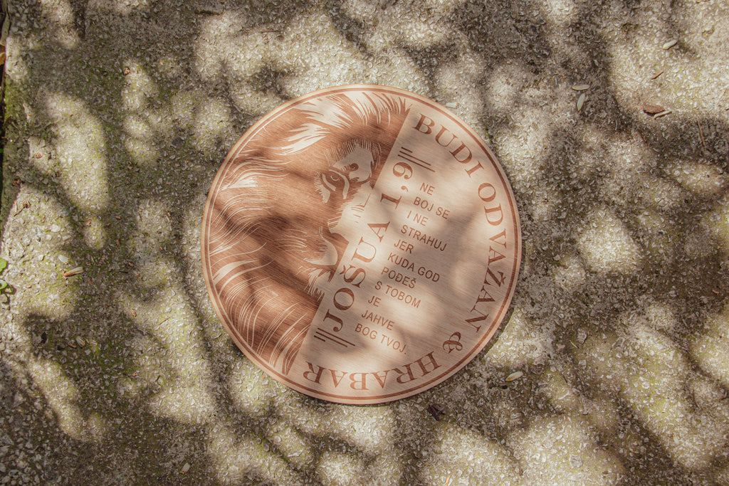 Jošua, zidni natpis na drvu